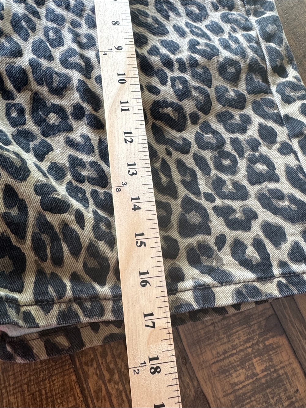 Risen Jeans Leopard Print Denim Shorts — Tan and Black Size 1XL - Picture 4 of 7